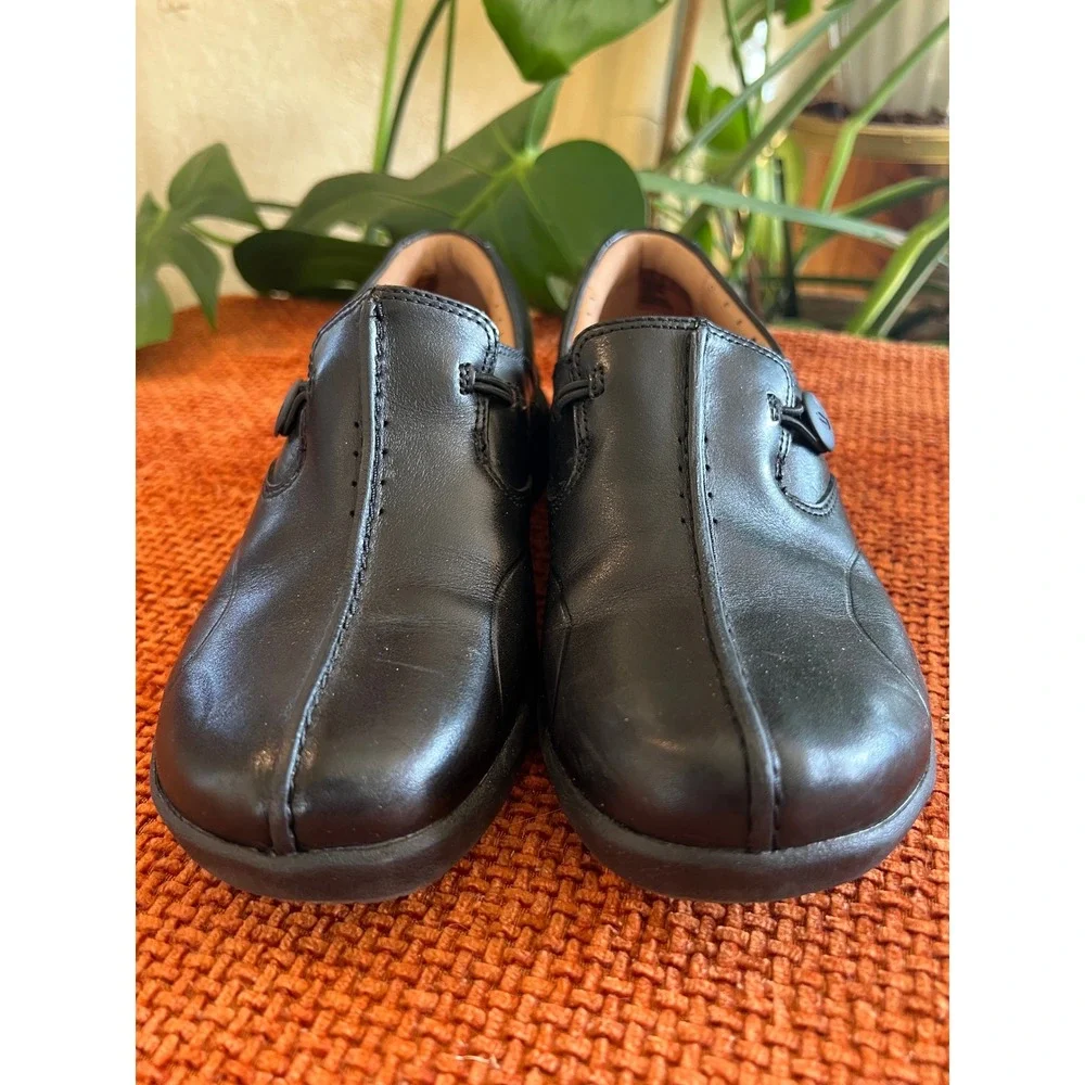 Clarks Black‎ Leather Slip On Loafers Comfort  Womens Shoes Sz 5/35 New